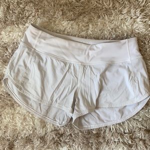 Lululemon Speed Up Low-Rise Short 2.5 | Size 6